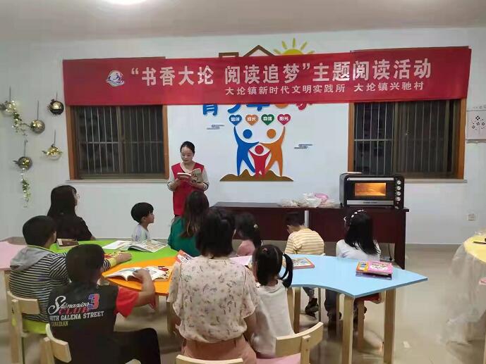 泰州姜堰大伦镇:悦读庆中秋 共抒家国情