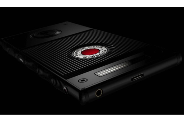 RED全息屏手机Hydrogen One将于今年夏天正